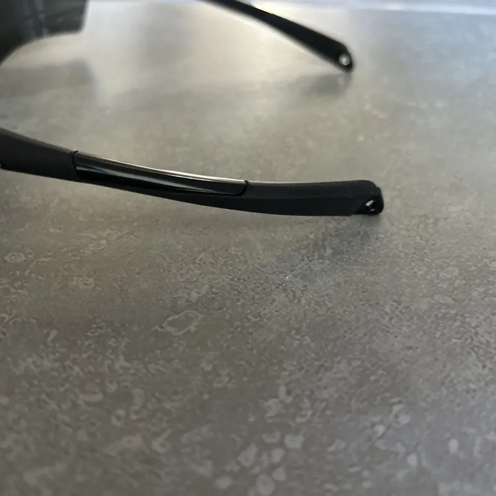 Oakley comes cloth